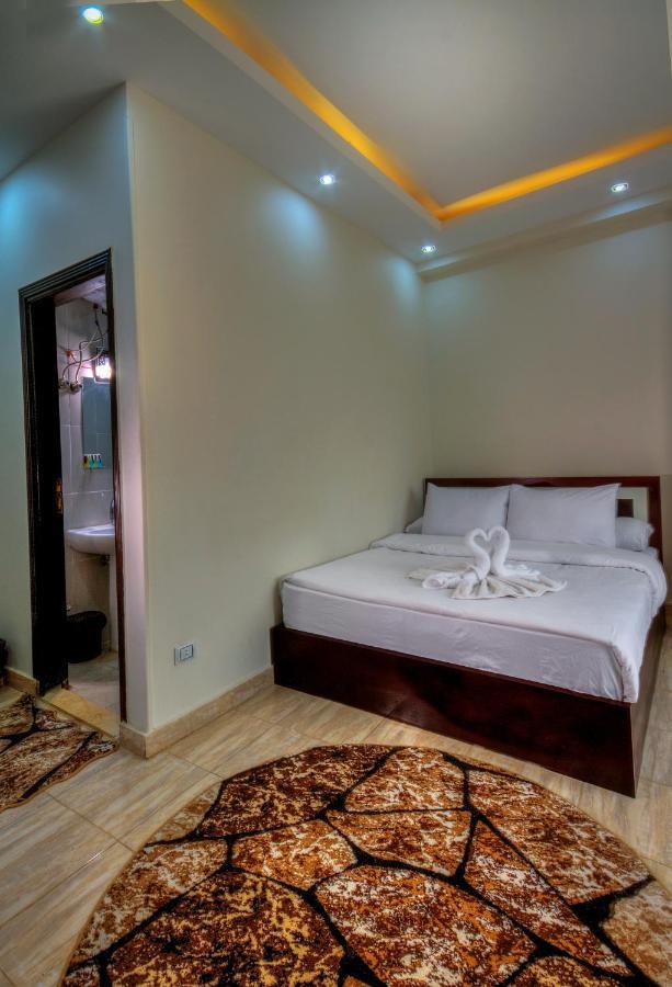 Tut Pyramids View Hotel Kafret el-Gabal Eksteriør billede