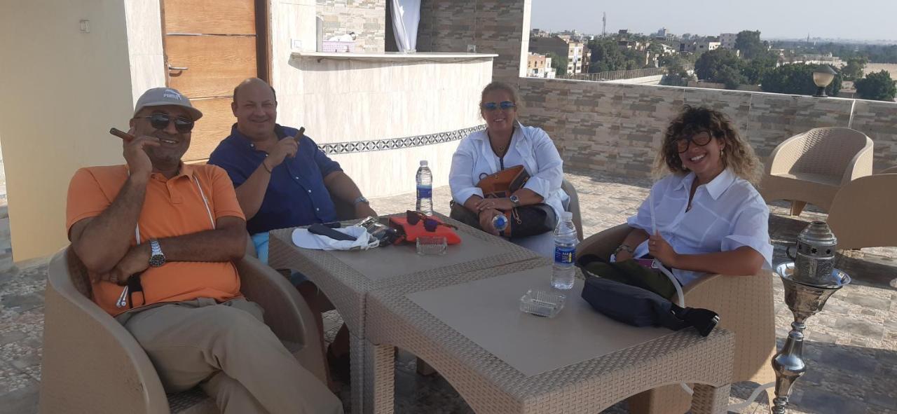 Tut Pyramids View Hotel Kafret el-Gabal Eksteriør billede