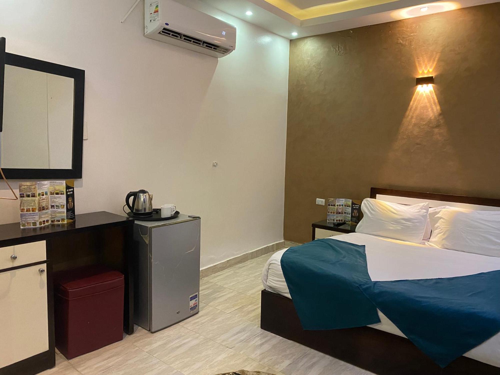 Tut Pyramids View Hotel Kafret el-Gabal Eksteriør billede