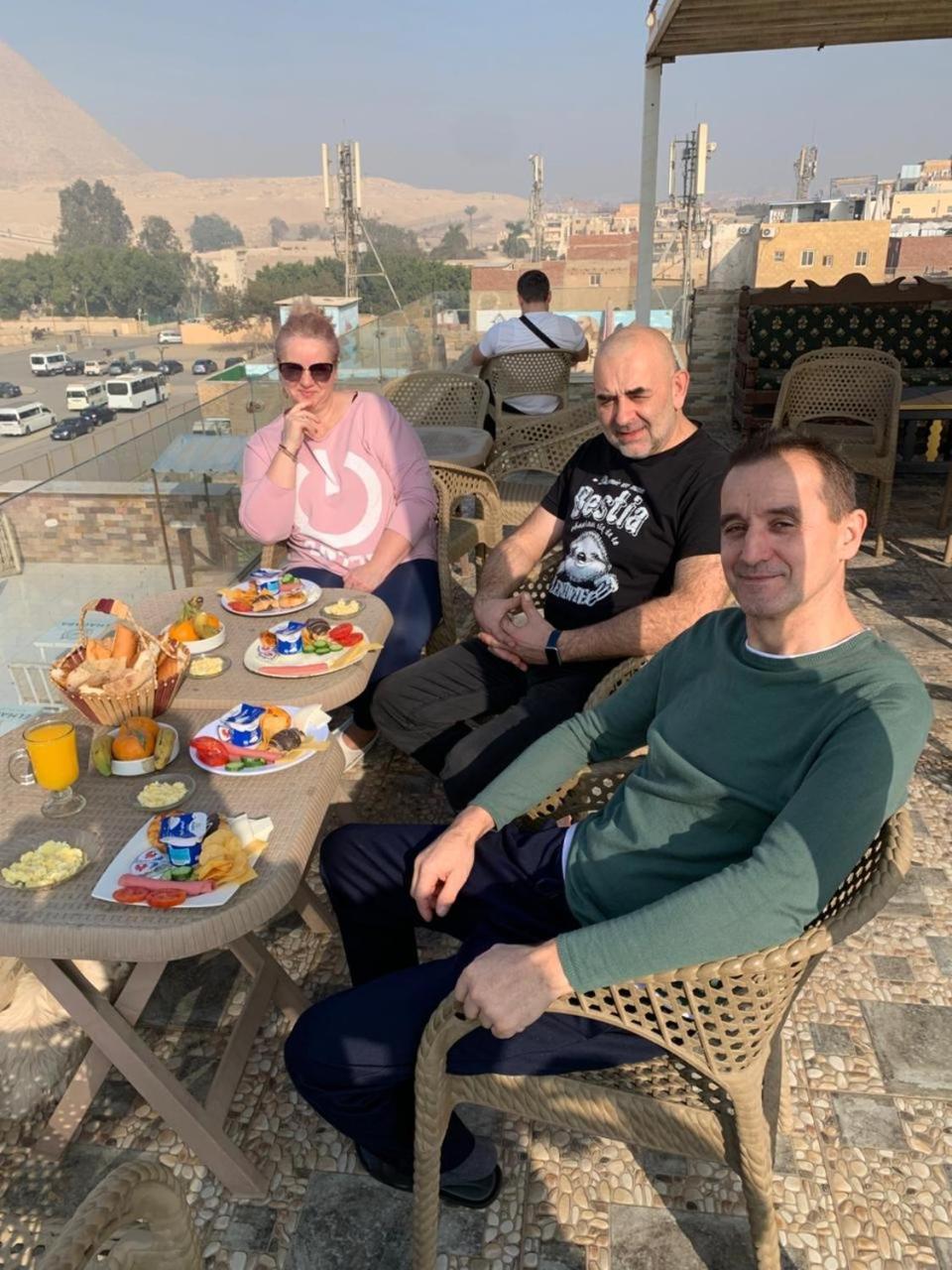 Tut Pyramids View Hotel Kafret el-Gabal Eksteriør billede