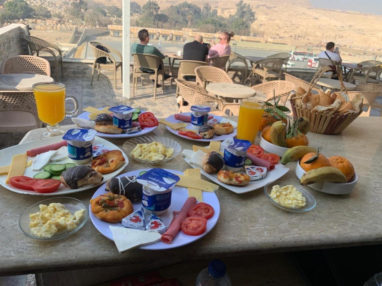 Tut Pyramids View Hotel Kafret el-Gabal Eksteriør billede